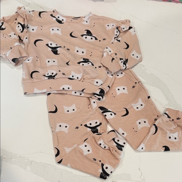 Jessica Simpson Kids Witch Cat Halloween 2pc Sweat Suit - Picture 1 of 4